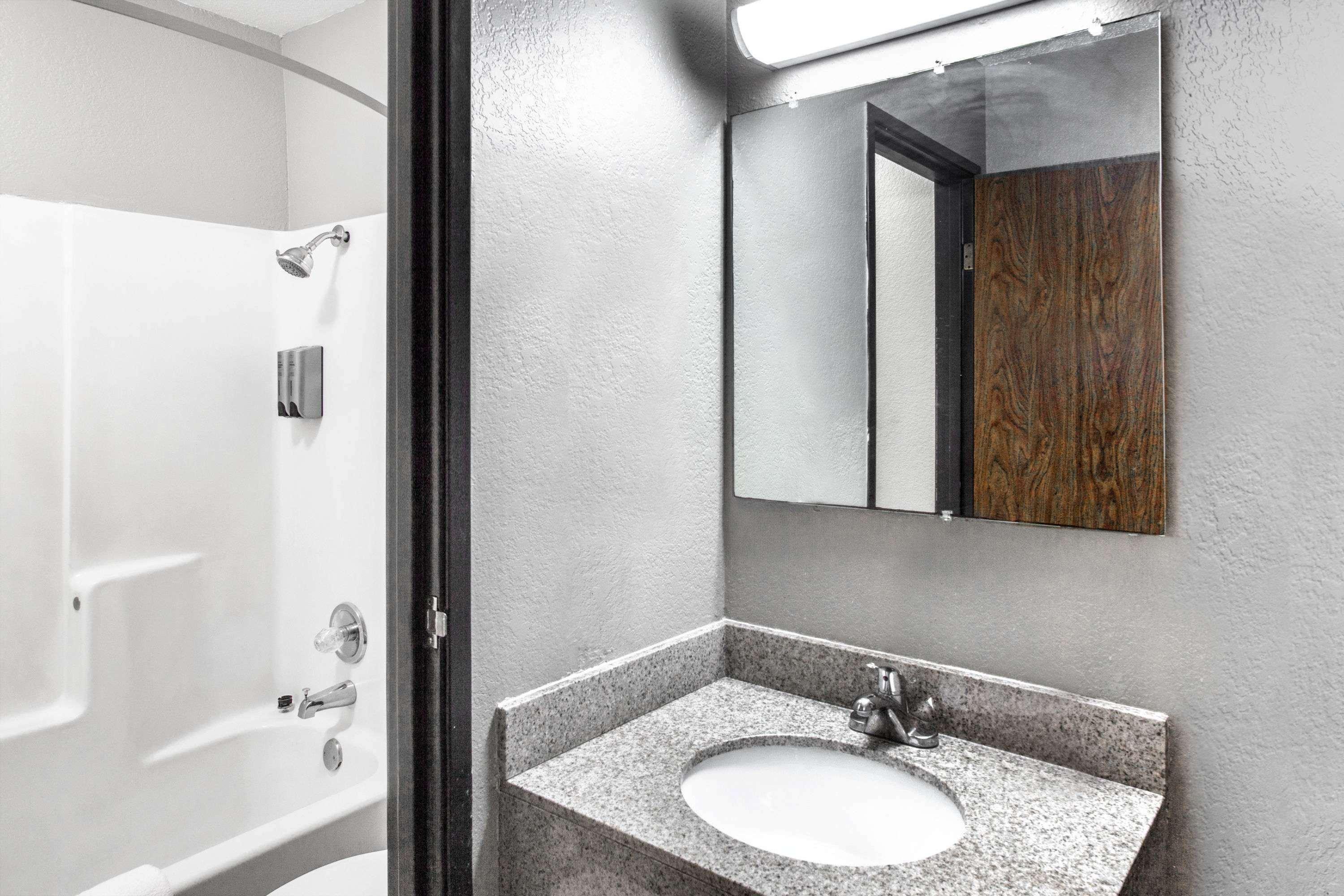 Super 8 By Wyndham Sherman Extérieur photo
